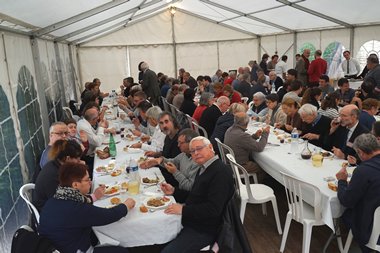 Déjeuner sous chapiteau